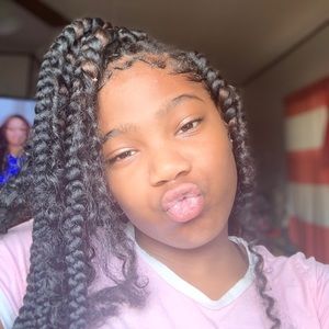 Meet your Posher, Mickeya